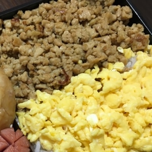 高野豆腐で鶏そぼろ風　2色そぼろ丼